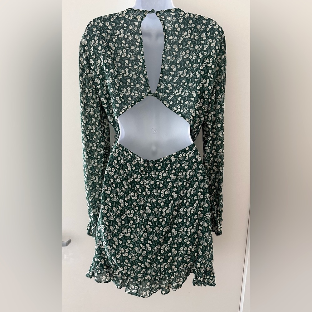 Reformation Elenor Floral Green Mini Dress
Cutout Back 3/4 Sleeve V Neck… - Picture 5 of 6